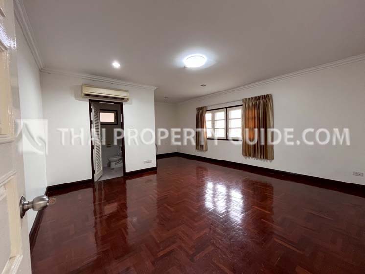 House with Shared Pool in Bangnatrad 